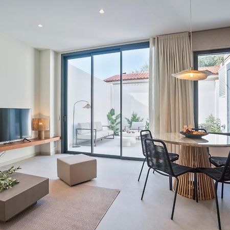 Sitges Spaces Garden Condo-2 Bedrooms, 2 Bathrooms, Garden Terrace, Near Center, Sleeps Up To 6- Monthly Rentals Only מראה חיצוני תמונה
