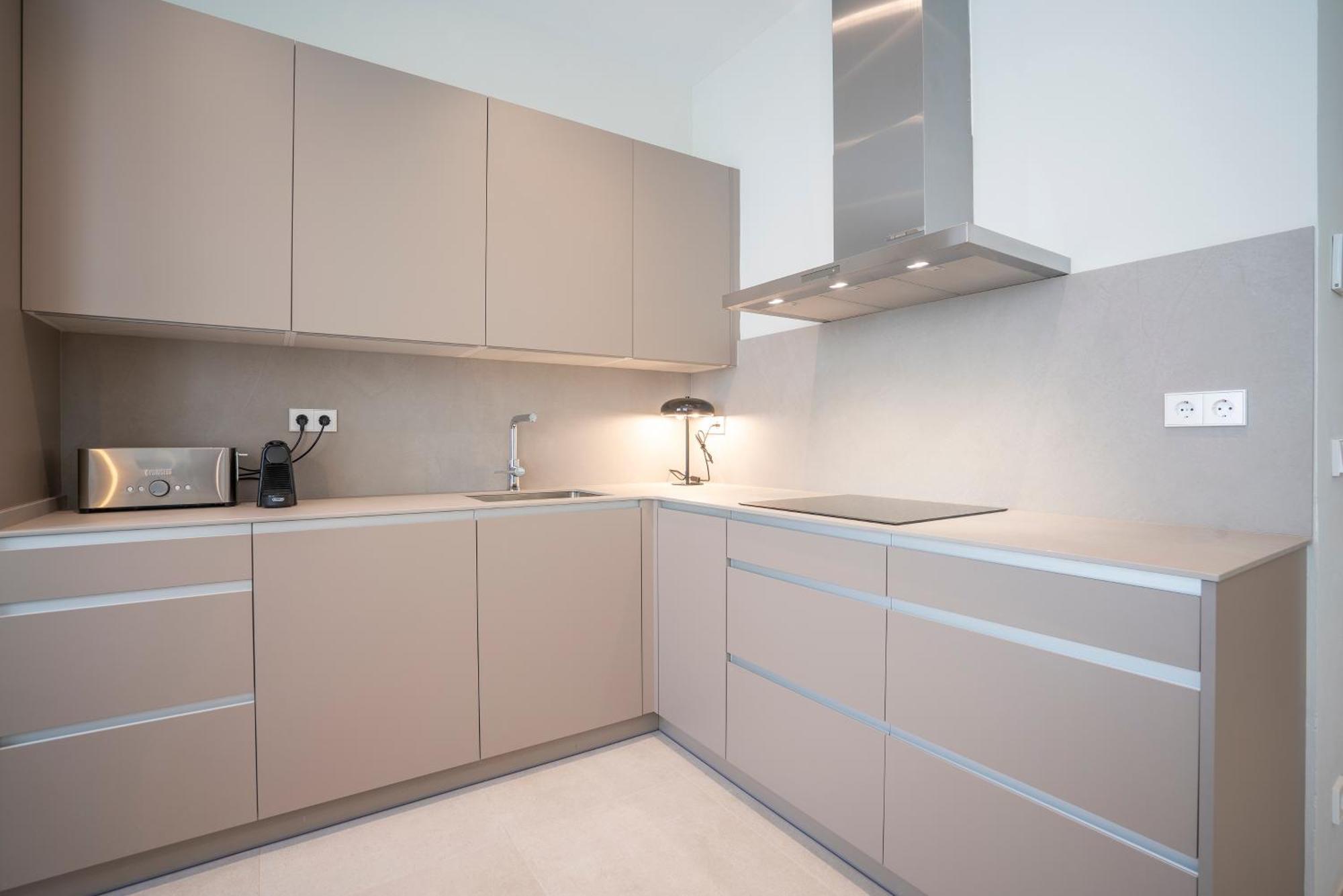 Sitges Spaces Garden Condo-2 Bedrooms, 2 Bathrooms, Garden Terrace, Near Center, Sleeps Up To 6- Monthly Rentals Only מראה חיצוני תמונה