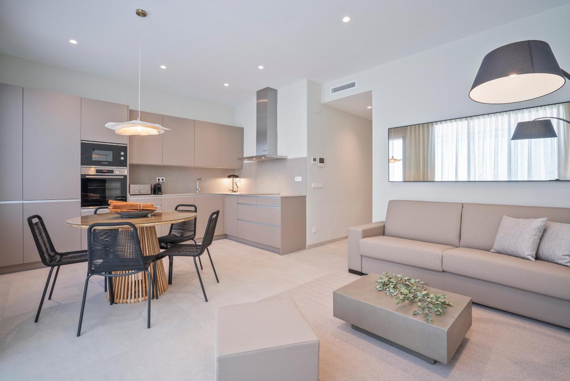 Sitges Spaces Garden Condo-2 Bedrooms, 2 Bathrooms, Garden Terrace, Near Center, Sleeps Up To 6- Monthly Rentals Only מראה חיצוני תמונה