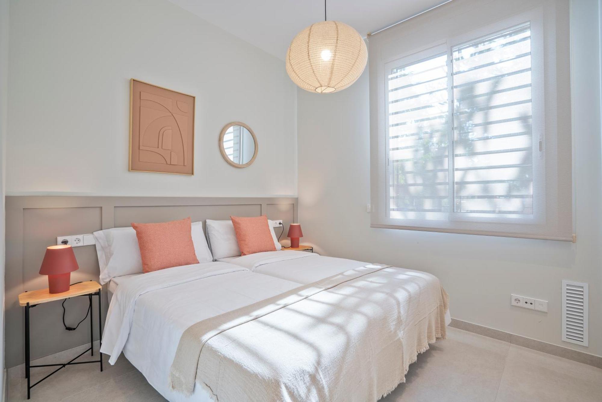 Sitges Spaces Garden Condo-2 Bedrooms, 2 Bathrooms, Garden Terrace, Near Center, Sleeps Up To 6- Monthly Rentals Only מראה חיצוני תמונה