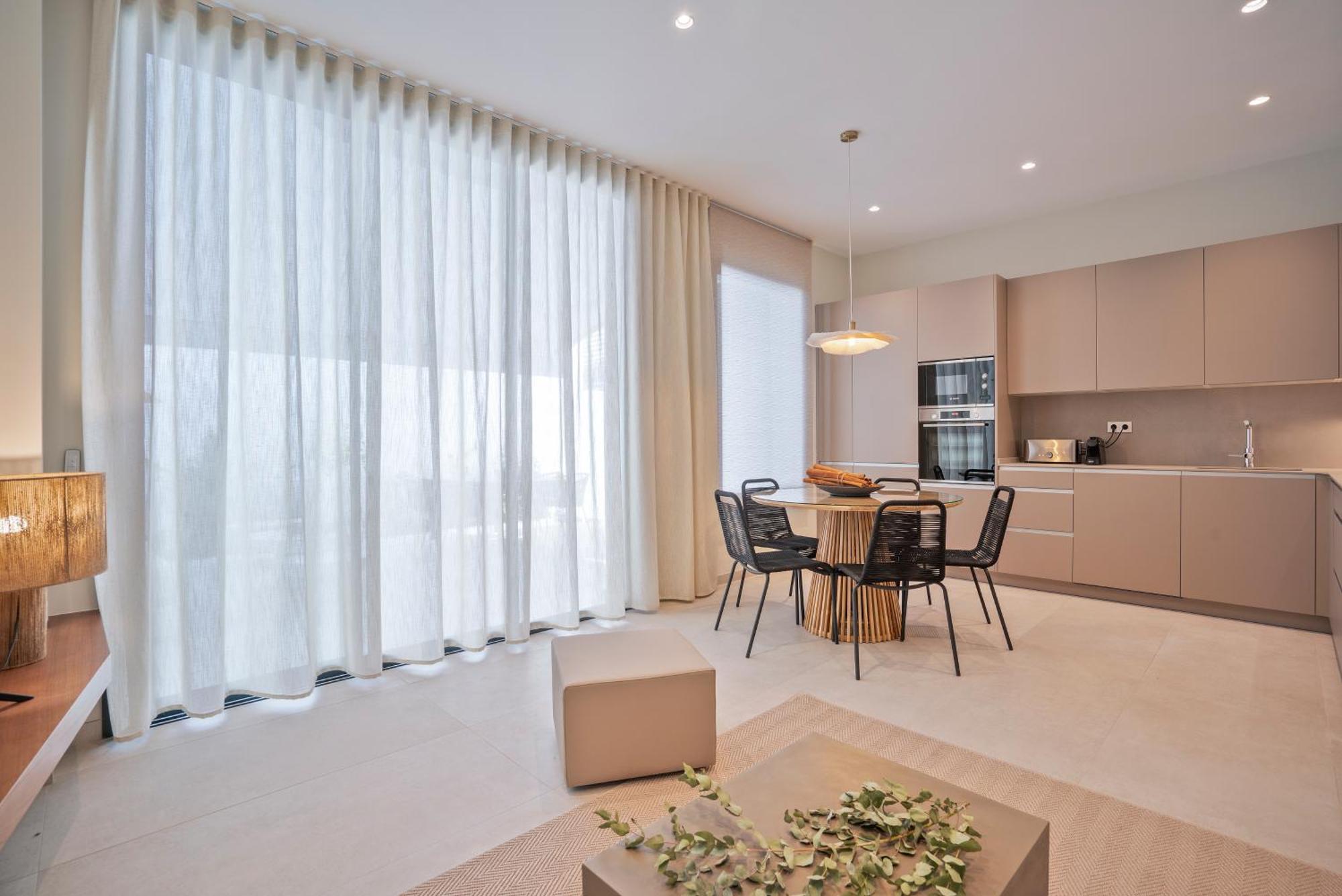 Sitges Spaces Garden Condo-2 Bedrooms, 2 Bathrooms, Garden Terrace, Near Center, Sleeps Up To 6- Monthly Rentals Only מראה חיצוני תמונה