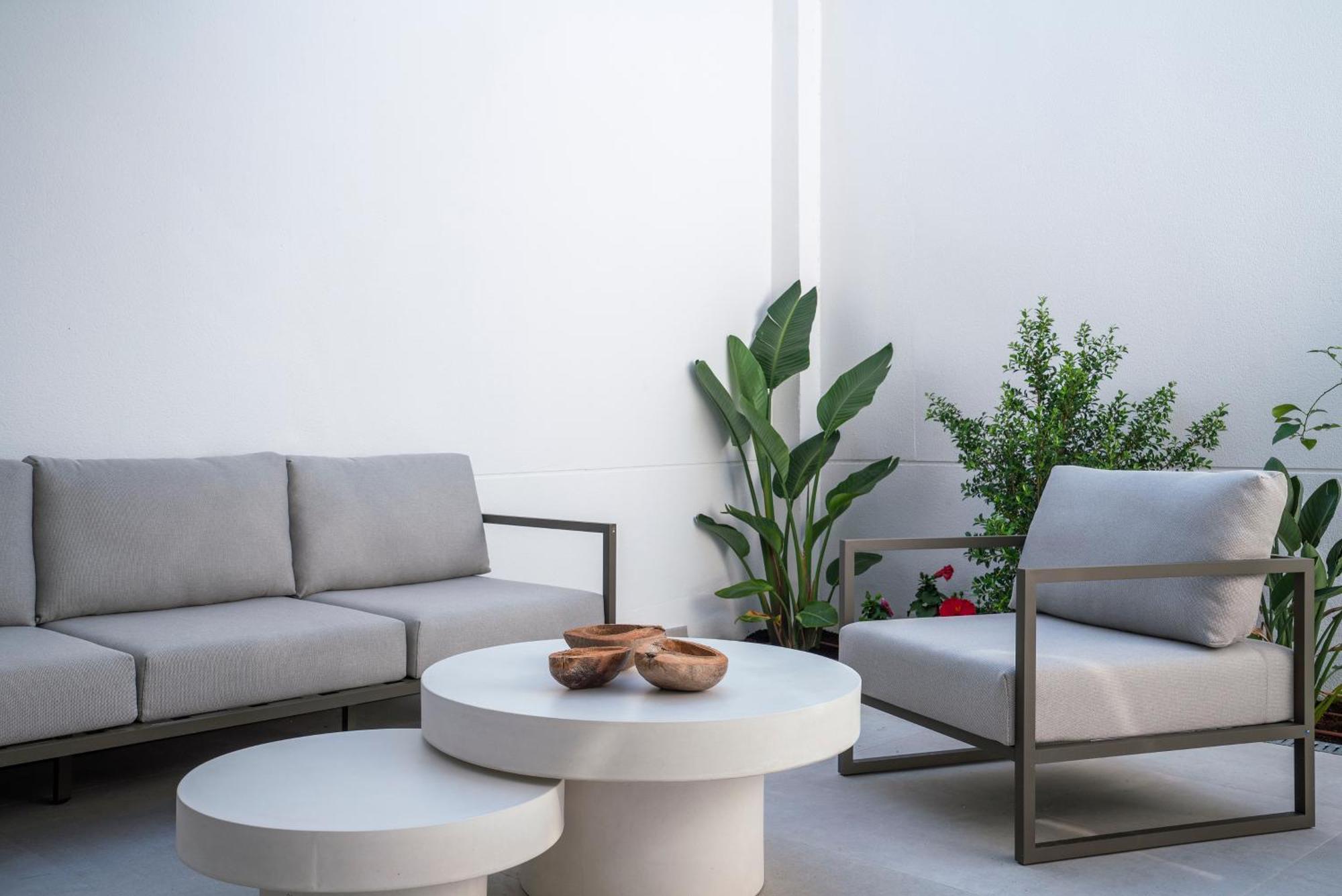 Sitges Spaces Garden Condo-2 Bedrooms, 2 Bathrooms, Garden Terrace, Near Center, Sleeps Up To 6- Monthly Rentals Only מראה חיצוני תמונה