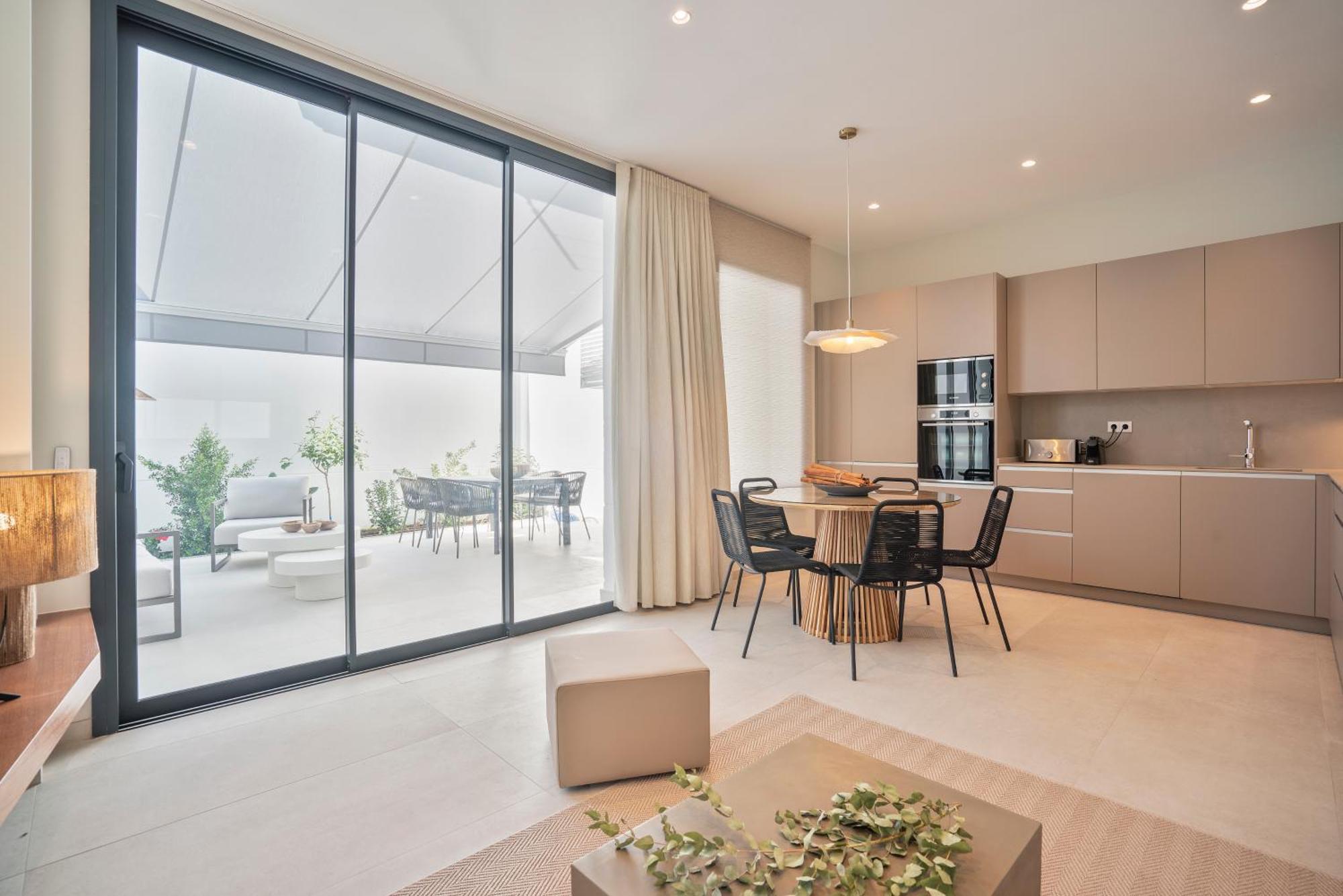 Sitges Spaces Garden Condo-2 Bedrooms, 2 Bathrooms, Garden Terrace, Near Center, Sleeps Up To 6- Monthly Rentals Only מראה חיצוני תמונה
