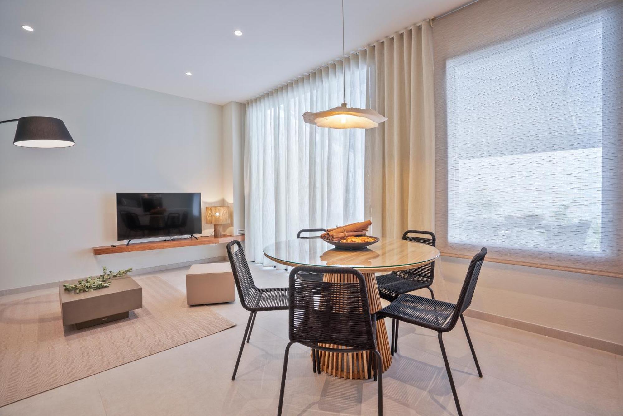 Sitges Spaces Garden Condo-2 Bedrooms, 2 Bathrooms, Garden Terrace, Near Center, Sleeps Up To 6- Monthly Rentals Only מראה חיצוני תמונה